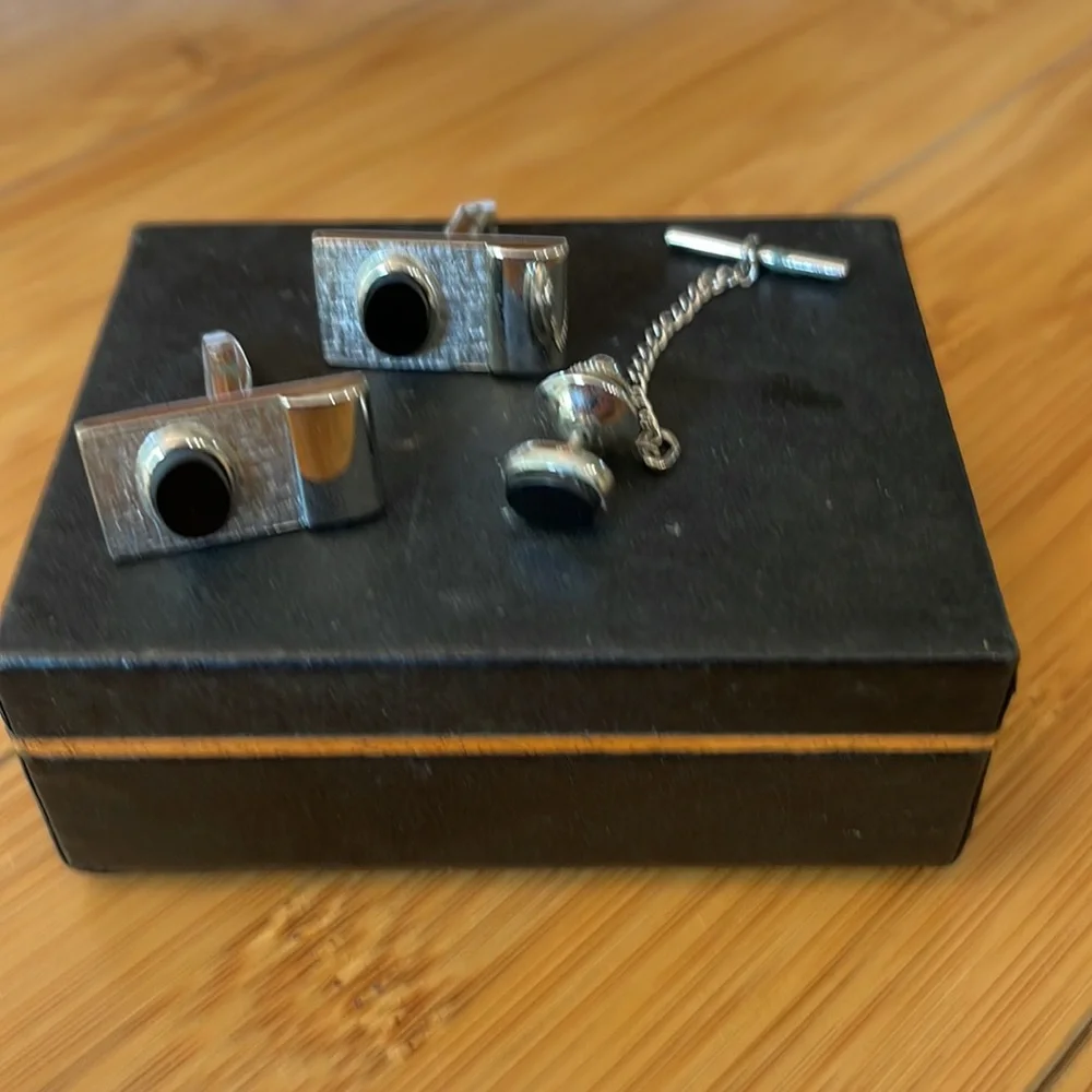 Sarah Coventry Inc Mens Onyx Cuff Link and Bar Set Lord Coventry
